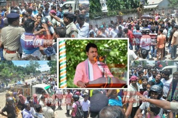 Tripura’s Law & Order deterioration : Agitated public vented 'No Trust' on Police, Home Dept : NH paralyzed on I-Day on Tamal Das murder case, CM yet to condole death Tripura’s Law & Order deterioration : Agitated public vented 'No Trust' on Police, Home Dept : NH paralyzed on I-Day on Tamal Das murder case, CM yet to condole death